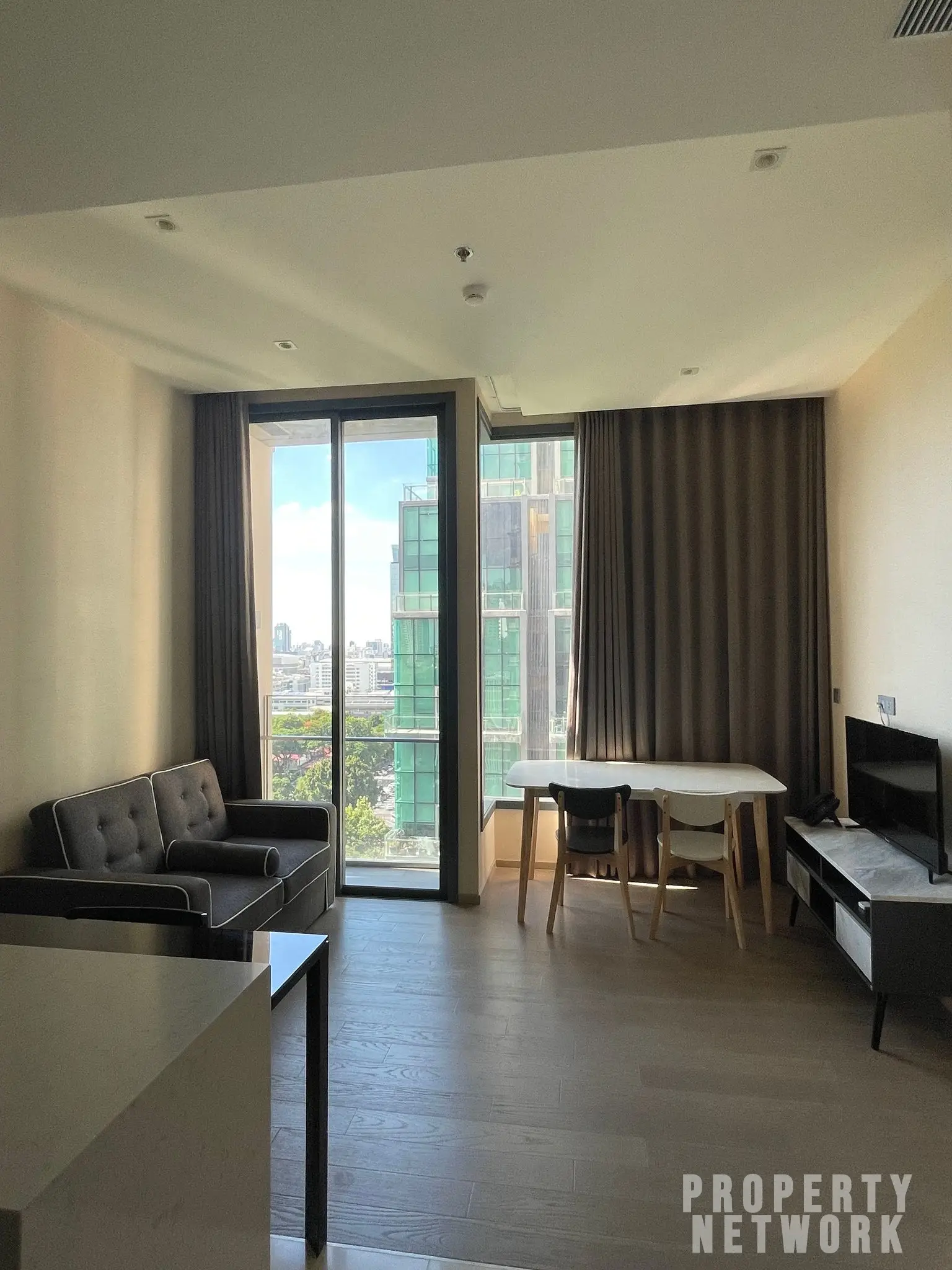 1-Bedroom, 1-Bath, 47sqm The Esse Asoke for Rent 35K/Month or Sale 9.9M, 520m to MRT Sukhumvit, Fully Furnished, Luxury Living in Sukhumvit, Bangkok.