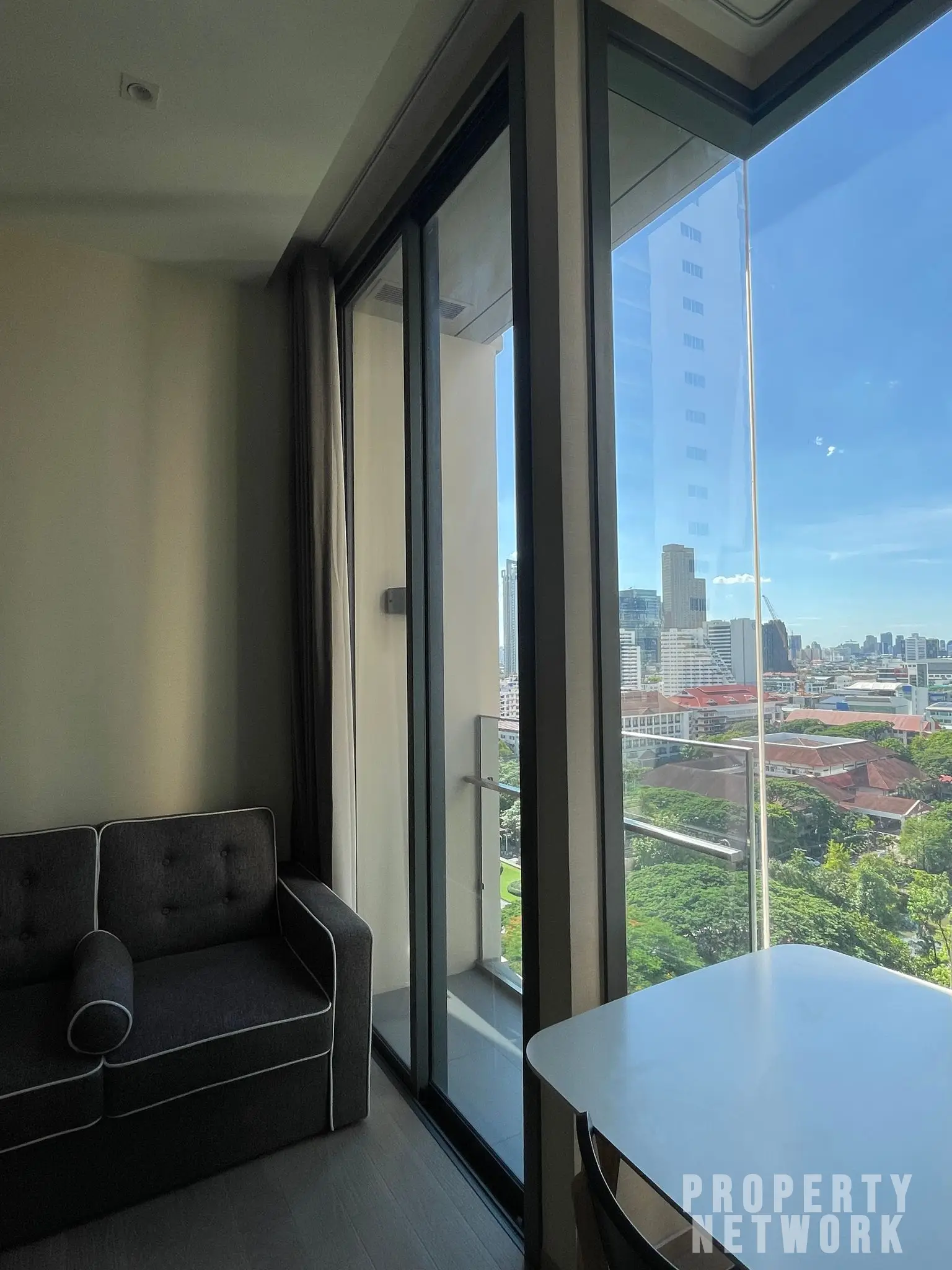 1-Bedroom, 1-Bath, 47sqm The Esse Asoke for Rent 35K/Month or Sale 9.9M, 520m to MRT Sukhumvit, Fully Furnished, Luxury Living in Sukhumvit, Bangkok.