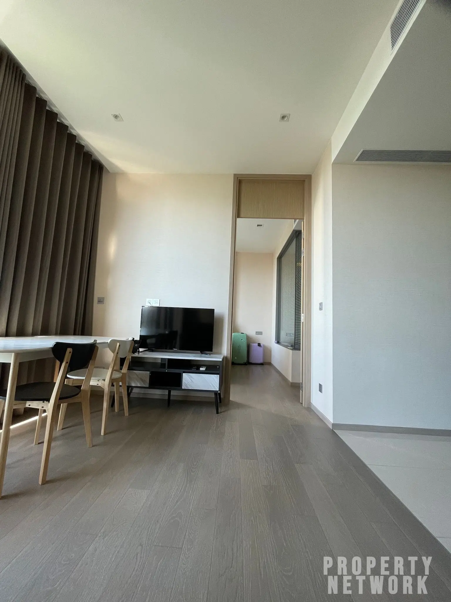 1-Bedroom, 1-Bath, 47sqm The Esse Asoke for Rent 35K/Month or Sale 9.9M, 520m to MRT Sukhumvit, Fully Furnished, Luxury Living in Sukhumvit, Bangkok.