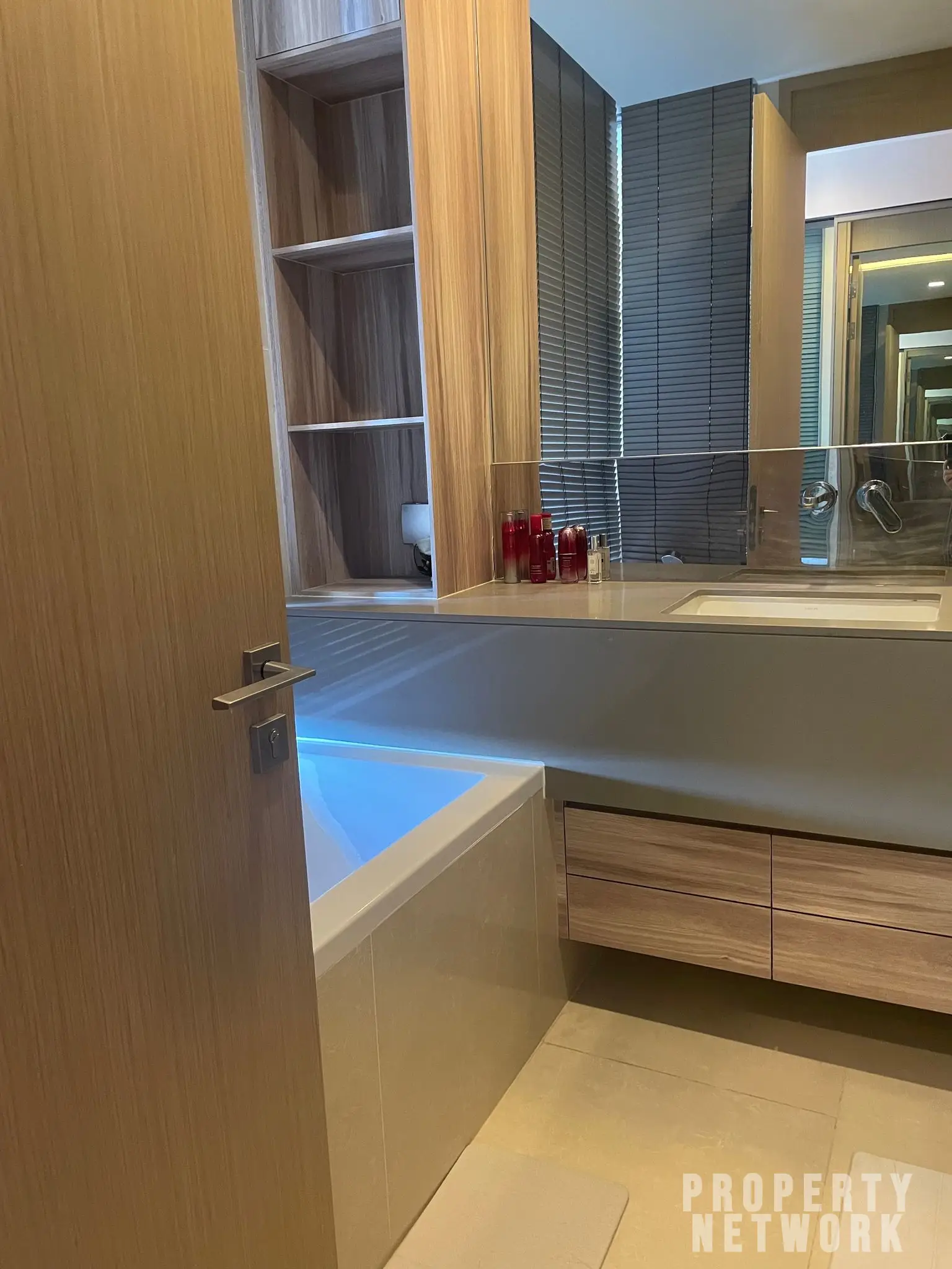 1-Bedroom, 1-Bath, 47sqm The Esse Asoke for Rent 35K/Month or Sale 9.9M, 520m to MRT Sukhumvit, Fully Furnished, Luxury Living in Sukhumvit, Bangkok.