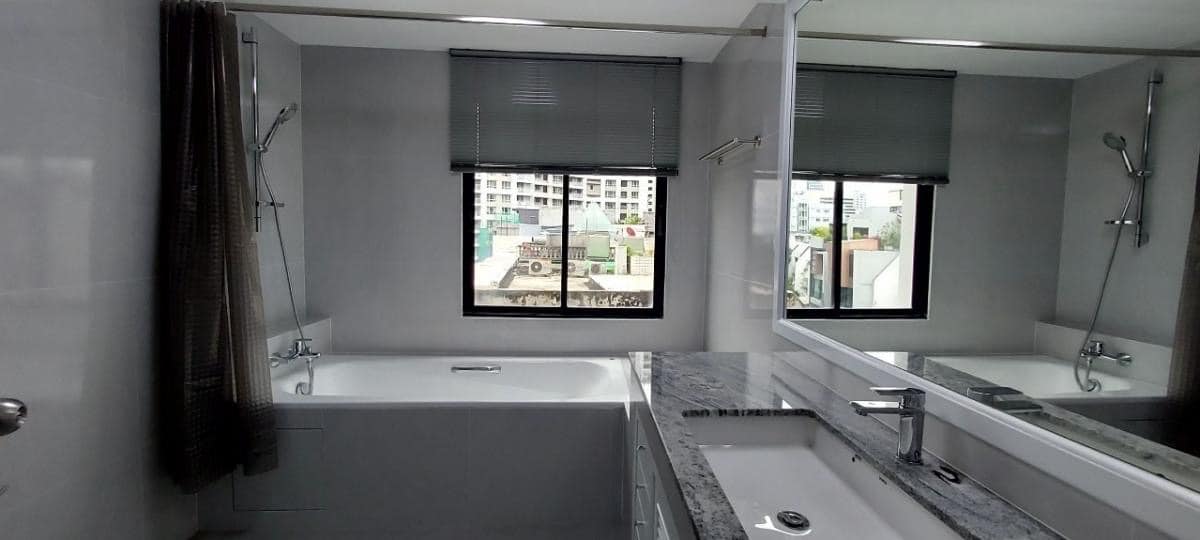 3-Bed 2-Bath 250sqm Vanicha Park for Rent near BTS Chidlom, 90K THB/month