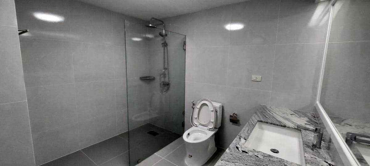3-Bed 2-Bath 250sqm Vanicha Park for Rent near BTS Chidlom, 90K THB/month