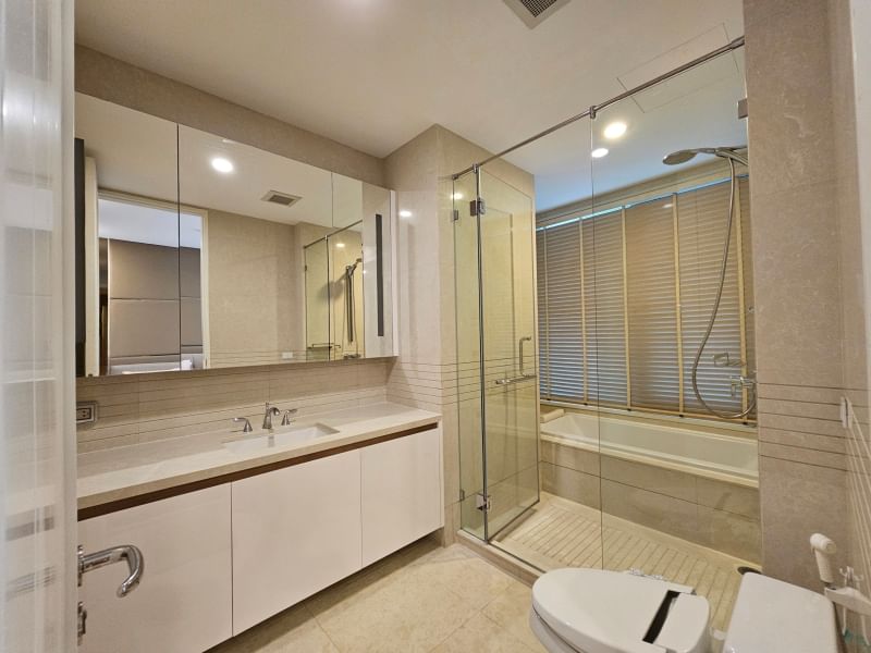 2-Bedroom, 2-Bathroom, 110 sqm Condo at Q Langsuan for Rent, 85K THB, Near BTS Chit Lom, MRT Lumphini