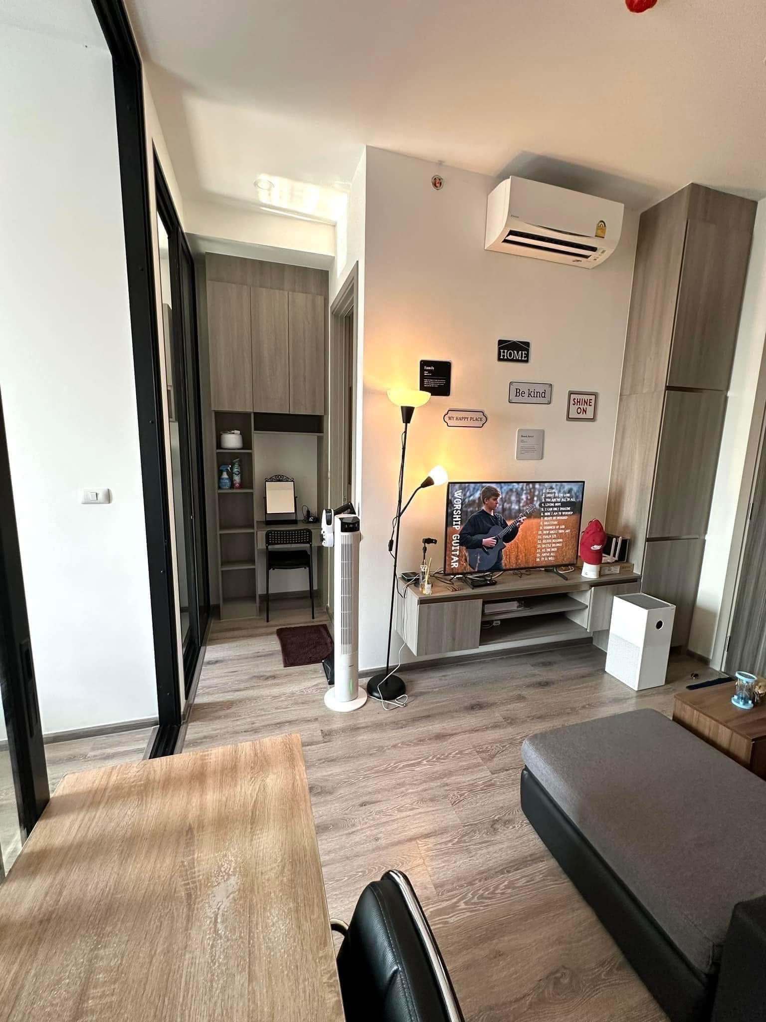 Fully furnished 1-bedroom condo, 28 sqm, at Knightsbridge Prime Onnut. High floor, city views, near BTS Onnut and Big C Onnut. Perfect for urban living.