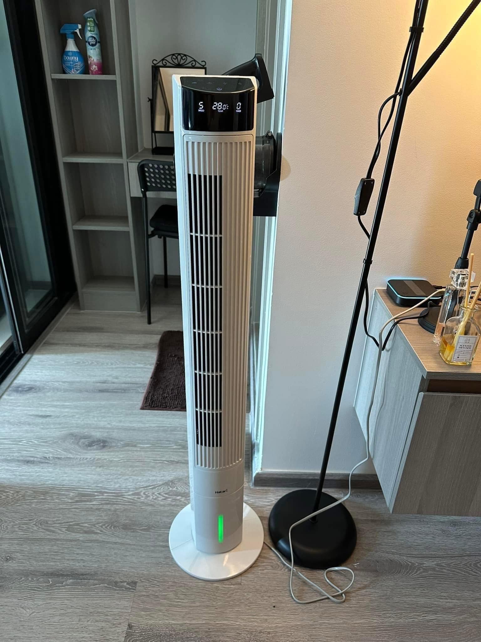 Fully furnished 1-bedroom condo, 28 sqm, at Knightsbridge Prime Onnut. High floor, city views, near BTS Onnut and Big C Onnut. Perfect for urban living.