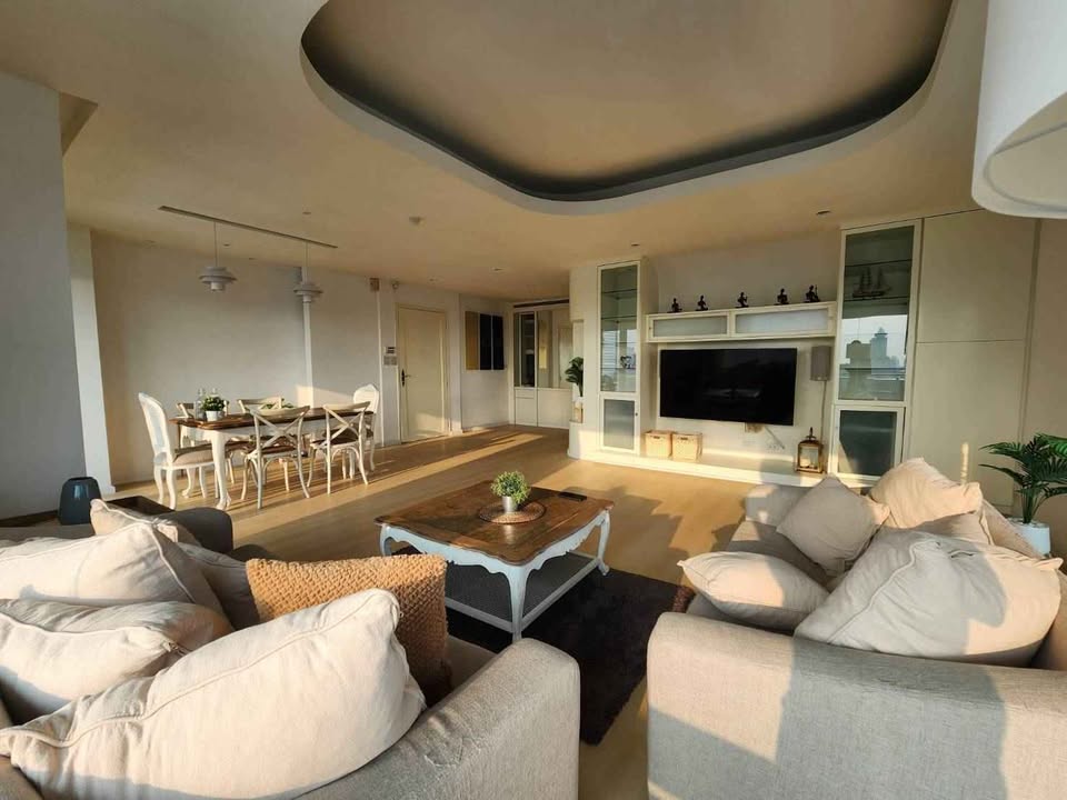 Spacious 2-bedroom, 2-bathroom penthouse at Sathorn Happyland Condo, 164 sqm, stunning views, cat-friendly, near BTS Saint Louis and Chong Nonsi.