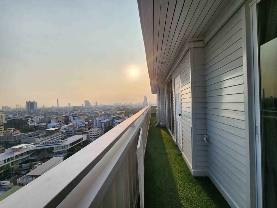 Spacious 2-bedroom, 2-bathroom penthouse at Sathorn Happyland Condo, 164 sqm, stunning views, cat-friendly, near BTS Saint Louis and Chong Nonsi.