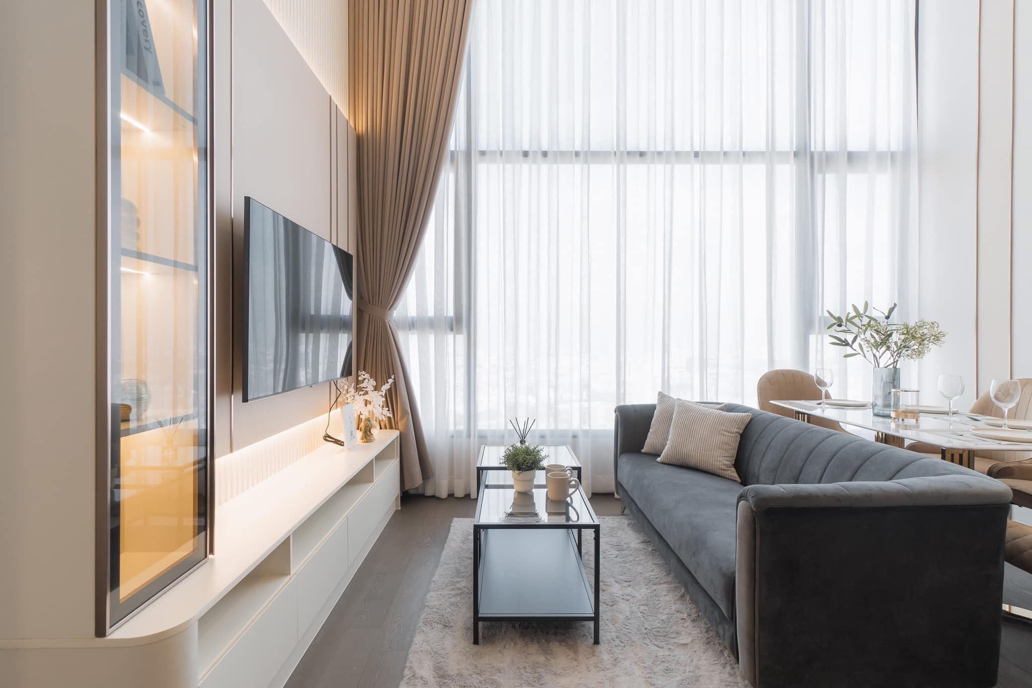 Luxury 2-bed, 2-bath duplex at Park Origin Chula-Samyan. 64 sqm, Chao Phraya River view, MRT Sam Yan nearby. For rent 65K THB/month..