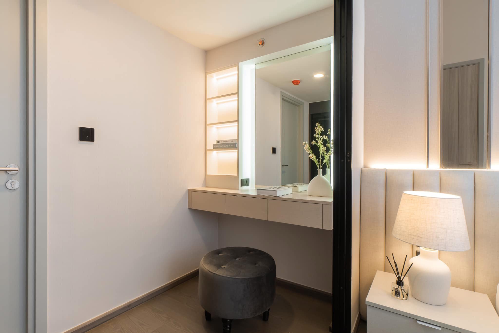 Luxury 2-bed, 2-bath duplex at Park Origin Chula-Samyan. 64 sqm, Chao Phraya River view, MRT Sam Yan nearby. For rent 65K THB/month..