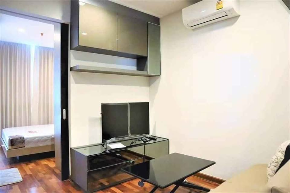 Modern 1-bed 1-bath 26.65 sqm condo at Wish Signature Midtown Siam. Fully furnished, great amenities. Rent for 19K or Sale at 4.5M THB.