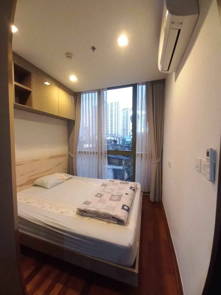 Modern 1-bed 1-bath 26.65 sqm condo at Wish Signature Midtown Siam. Fully furnished, great amenities. Rent for 19K or Sale at 4.5M THB.