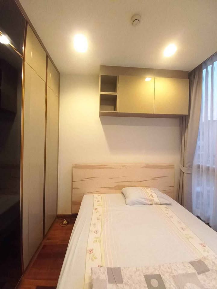 Modern 1-bed 1-bath 26.65 sqm condo at Wish Signature Midtown Siam. Fully furnished, great amenities. Rent for 19K or Sale at 4.5M THB.