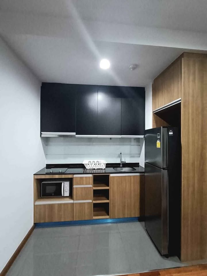Modern 1-bed 1-bath 26.65 sqm condo at Wish Signature Midtown Siam. Fully furnished, great amenities. Rent for 19K or Sale at 4.5M THB.
