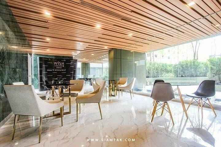 Modern 1-bed 1-bath 26.65 sqm condo at Wish Signature Midtown Siam. Fully furnished, great amenities. Rent for 19K or Sale at 4.5M THB.