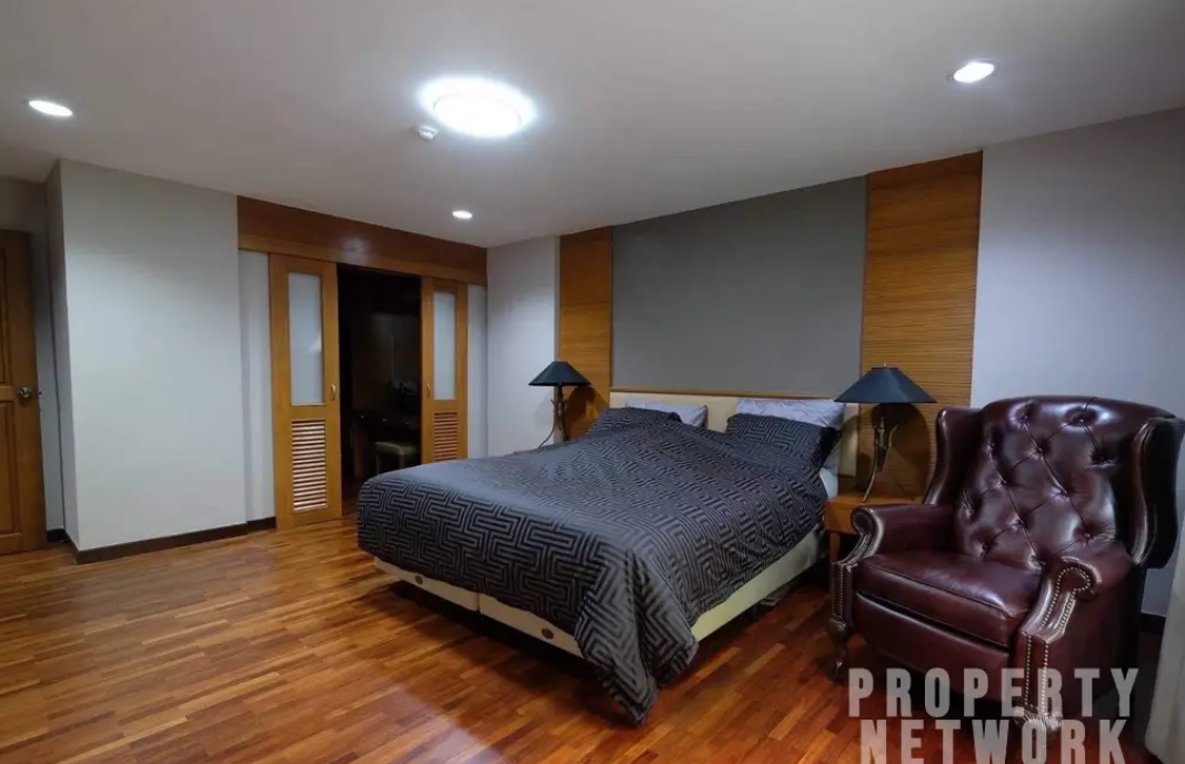 This 3-bedroom, 2-bathroom condo offers excellent value in one of Bangkok’s most desirable locations, with great amenities and an unbeatable lifestyle. Don't miss the opportunity to make this your new home. Contact us today to schedule a viewing!