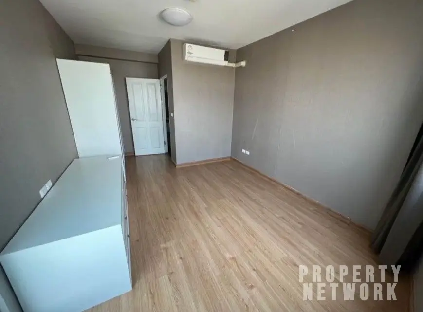 Fully furnished 2-bedroom, 1-bathroom condo at Supalai Park Ekamai Thonglor, 83 sqm, 19th floor, with city views, swimming pool, gym, and rooftop terrace.