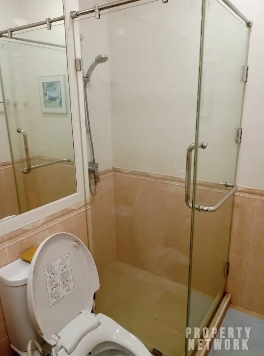 Spacious 1-Bedroom 1-Bathroom 52 sqm condo at Pipat Place For Sale ฿5,150,000. Just 360m from BTS Chong Nonsi. Great location in Silom, Bang Rak!