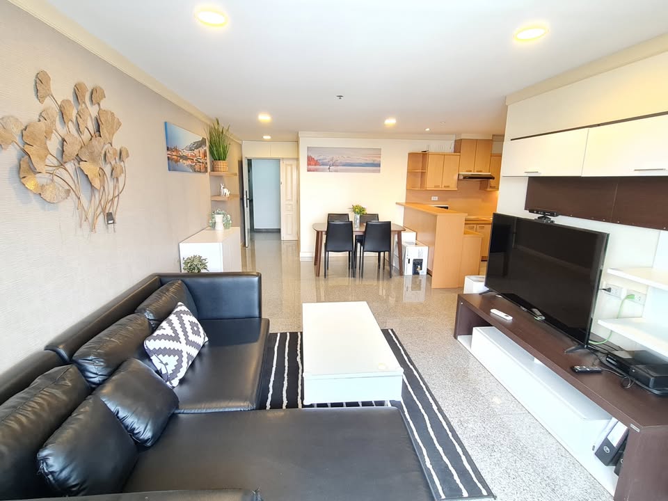 Spacious 2-Bedroom + Extra Room, 1-Bathroom, 82.94 sqm condo at The Waterford Diamond Sukhumvit 30/1 for sale ฿9.79M. High floor, 2 balconies, BTS Phrom Phong/Thonglor.