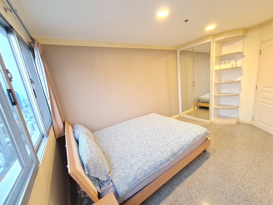 Spacious 2-Bedroom + Extra Room, 1-Bathroom, 82.94 sqm condo at The Waterford Diamond Sukhumvit 30/1 for sale ฿9.79M. High floor, 2 balconies, BTS Phrom Phong/Thonglor.