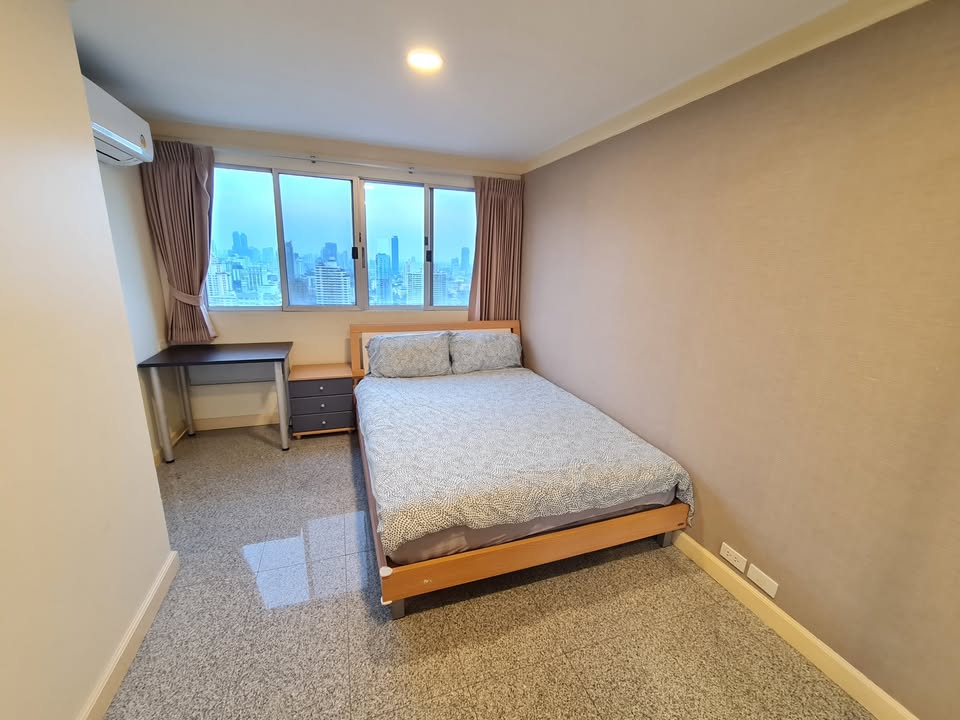 Spacious 2-Bedroom + Extra Room, 1-Bathroom, 82.94 sqm condo at The Waterford Diamond Sukhumvit 30/1 for sale ฿9.79M. High floor, 2 balconies, BTS Phrom Phong/Thonglor.