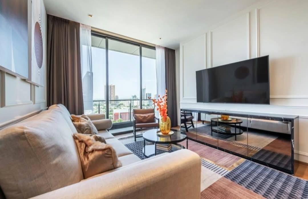 Luxury 2-bed, 2-bath, 80.26 sqm condo at BEATNIQ Sukhumvit 32, for rent at 90,000 THB/month. 300m from BTS Thonglor. Fully furnished. Call now!