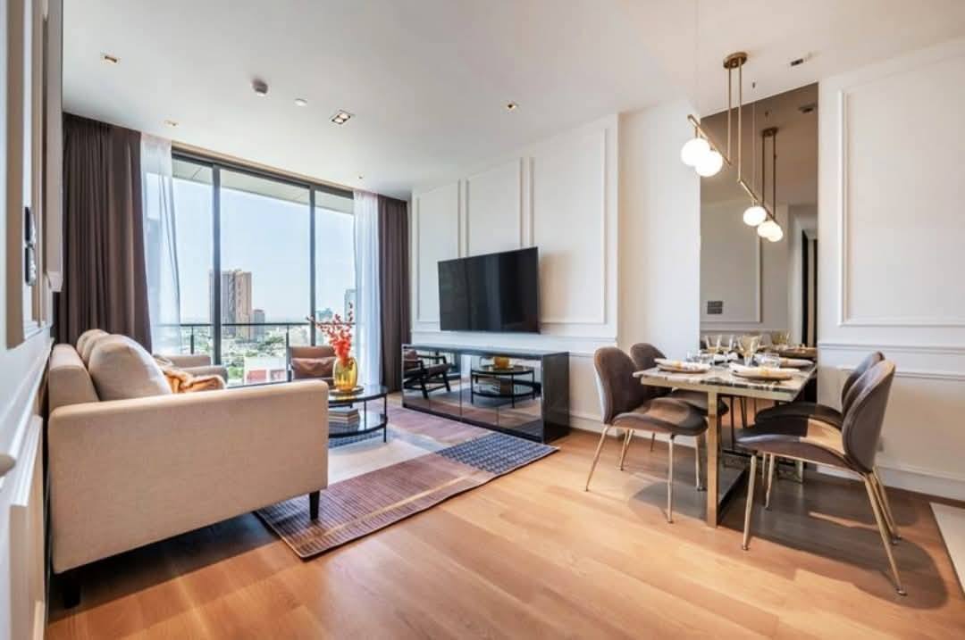 Luxury 2-bed, 2-bath, 80.26 sqm condo at BEATNIQ Sukhumvit 32, for rent at 90,000 THB/month. 300m from BTS Thonglor. Fully furnished. Call now!