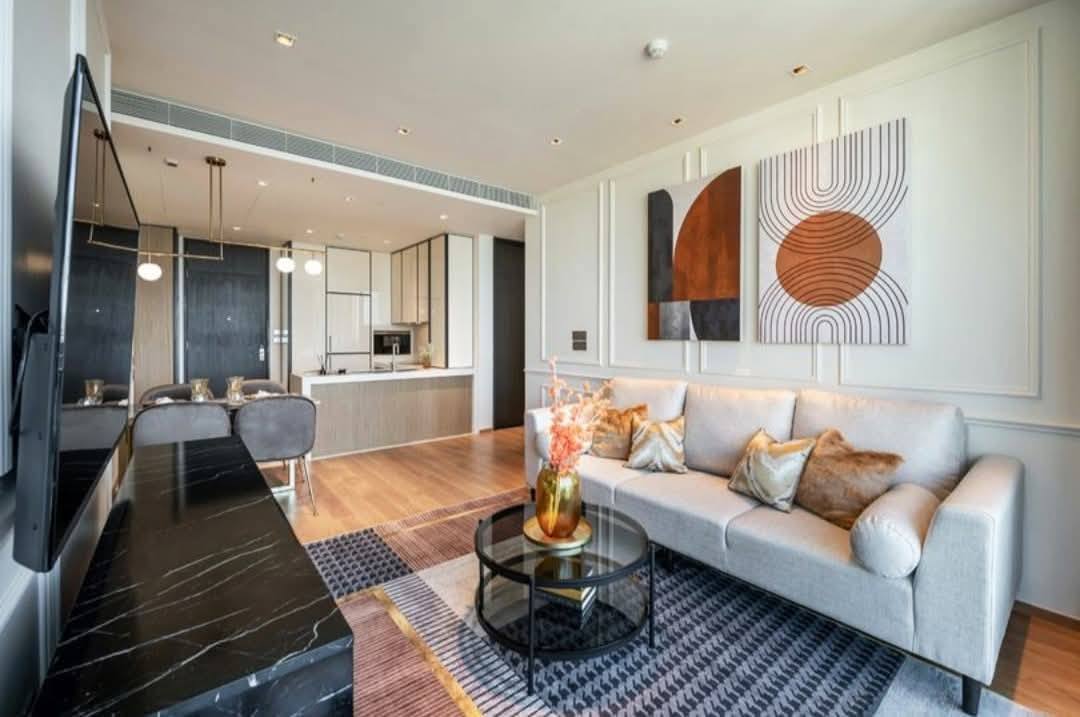 Luxury 2-bed, 2-bath, 80.26 sqm condo at BEATNIQ Sukhumvit 32, for rent at 90,000 THB/month. 300m from BTS Thonglor. Fully furnished. Call now!
