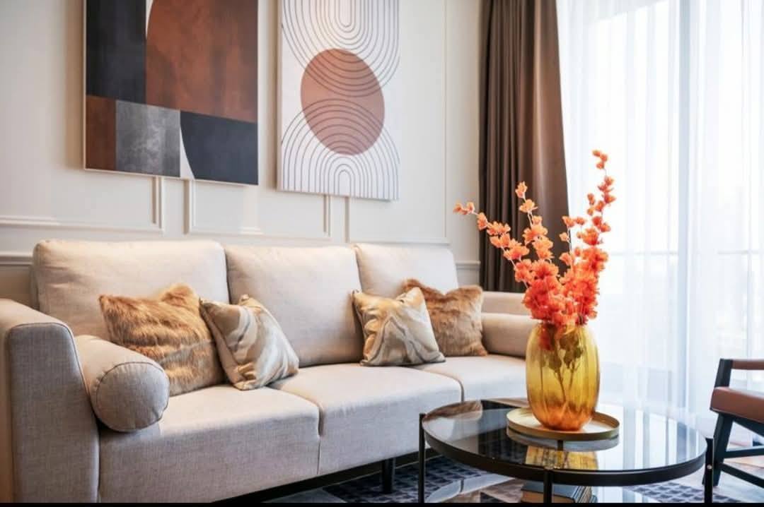 Luxury 2-bed, 2-bath, 80.26 sqm condo at BEATNIQ Sukhumvit 32, for rent at 90,000 THB/month. 300m from BTS Thonglor. Fully furnished. Call now!