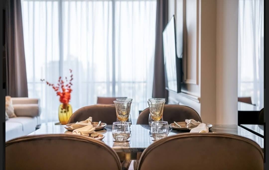 Luxury 2-bed, 2-bath, 80.26 sqm condo at BEATNIQ Sukhumvit 32, for rent at 90,000 THB/month. 300m from BTS Thonglor. Fully furnished. Call now!