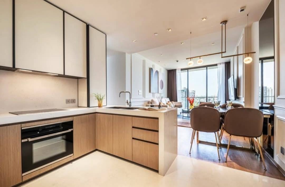 Luxury 2-bed, 2-bath, 80.26 sqm condo at BEATNIQ Sukhumvit 32, for rent at 90,000 THB/month. 300m from BTS Thonglor. Fully furnished. Call now!