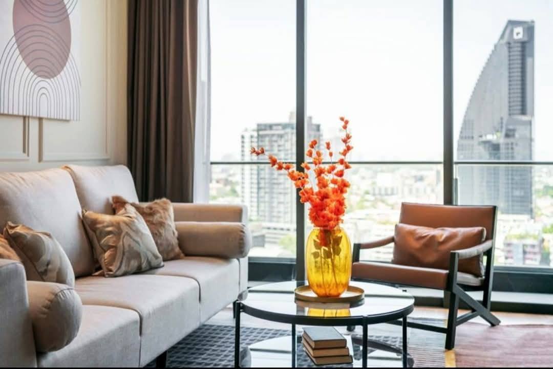 Luxury 2-bed, 2-bath, 80.26 sqm condo at BEATNIQ Sukhumvit 32, for rent at 90,000 THB/month. 300m from BTS Thonglor. Fully furnished. Call now!