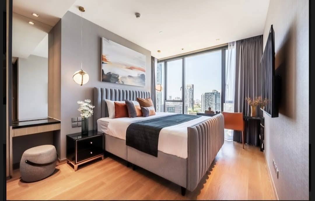 Luxury 2-bed, 2-bath, 80.26 sqm condo at BEATNIQ Sukhumvit 32, for rent at 90,000 THB/month. 300m from BTS Thonglor. Fully furnished. Call now!