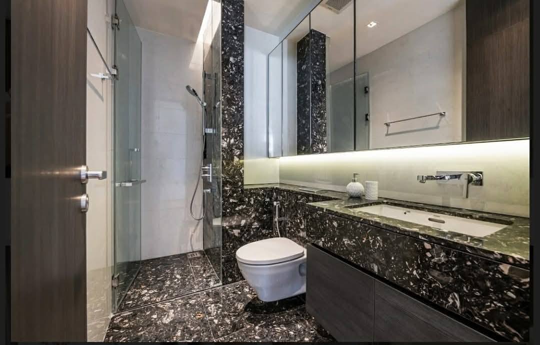 Luxury 2-bed, 2-bath, 80.26 sqm condo at BEATNIQ Sukhumvit 32, for rent at 90,000 THB/month. 300m from BTS Thonglor. Fully furnished. Call now!