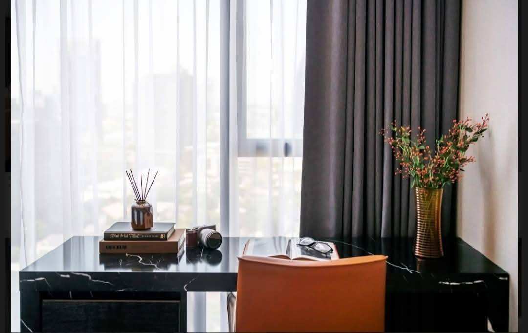 Luxury 2-bed, 2-bath, 80.26 sqm condo at BEATNIQ Sukhumvit 32, for rent at 90,000 THB/month. 300m from BTS Thonglor. Fully furnished. Call now!