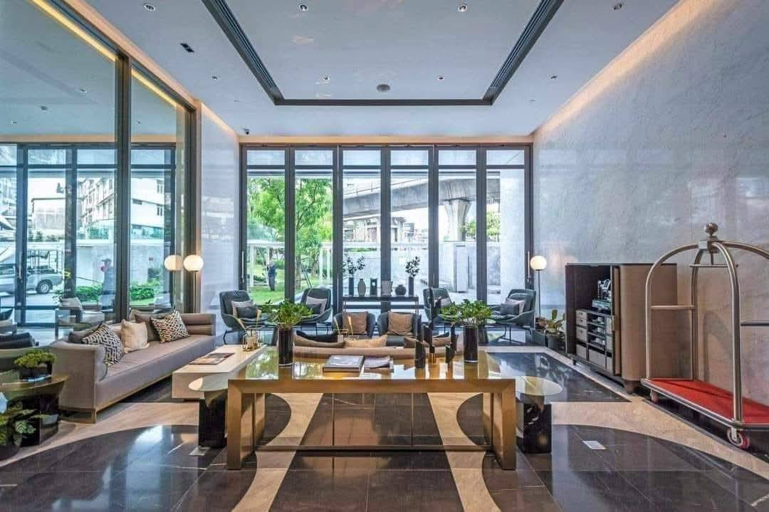 Luxury 2-bed, 2-bath, 80.26 sqm condo at BEATNIQ Sukhumvit 32, for rent at 90,000 THB/month. 300m from BTS Thonglor. Fully furnished. Call now!