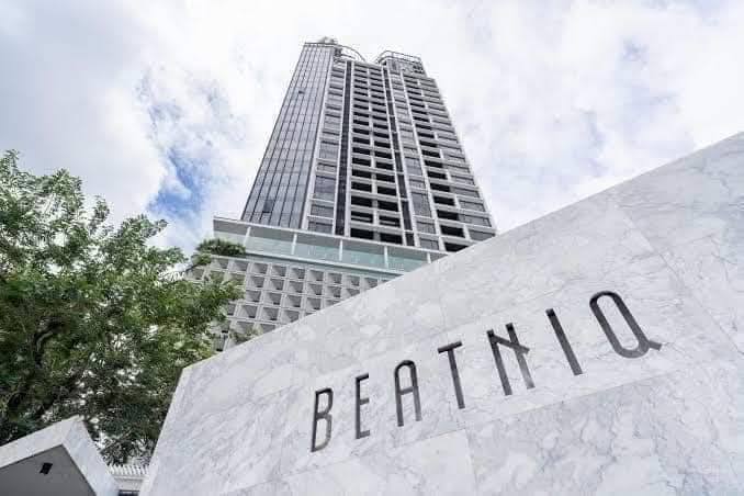 Luxury 2-bed, 2-bath, 80.26 sqm condo at BEATNIQ Sukhumvit 32, for rent at 90,000 THB/month. 300m from BTS Thonglor. Fully furnished. Call now!