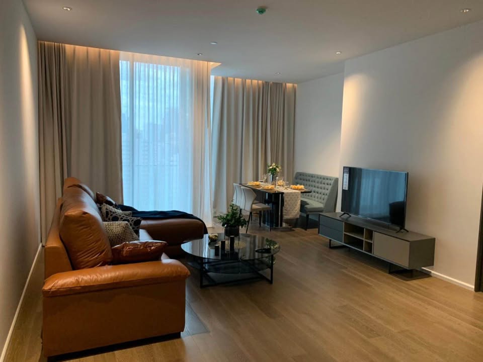 Luxury 2-bed, 2-bath, 110 sqm condo at Kraam Sukhumvit 26, for sale at 36,000,000 THB. High floor, unblocked view, near BTS Phrom Phong. Contact us today!