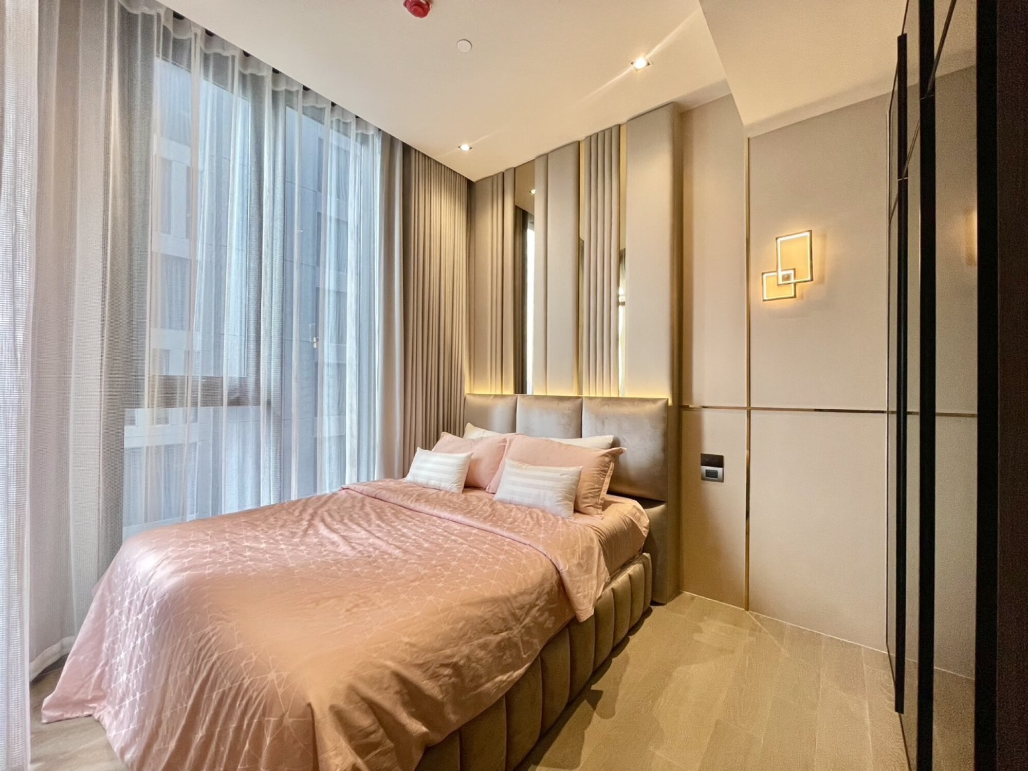 Explore this luxurious 2-bed, 2-bath condo at Hyde Heritage Thonglor. 80 sqm, great amenities, stunning city views, available for rent at 130,000 THB/month.