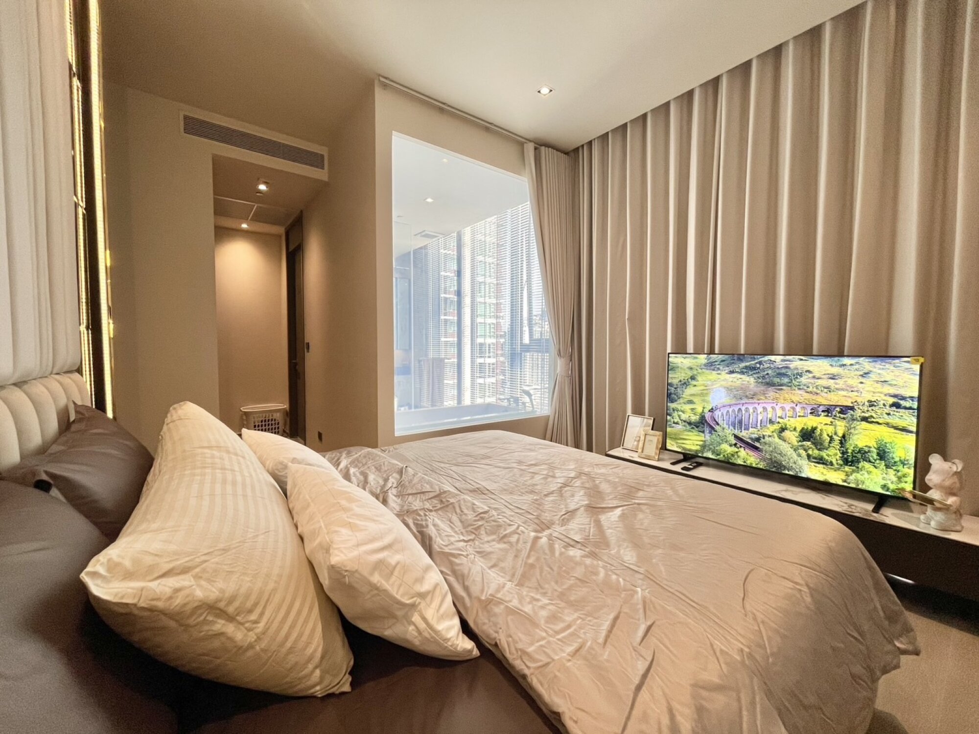 Explore this luxurious 2-bed, 2-bath condo at Hyde Heritage Thonglor. 80 sqm, great amenities, stunning city views, available for rent at 130,000 THB/month.