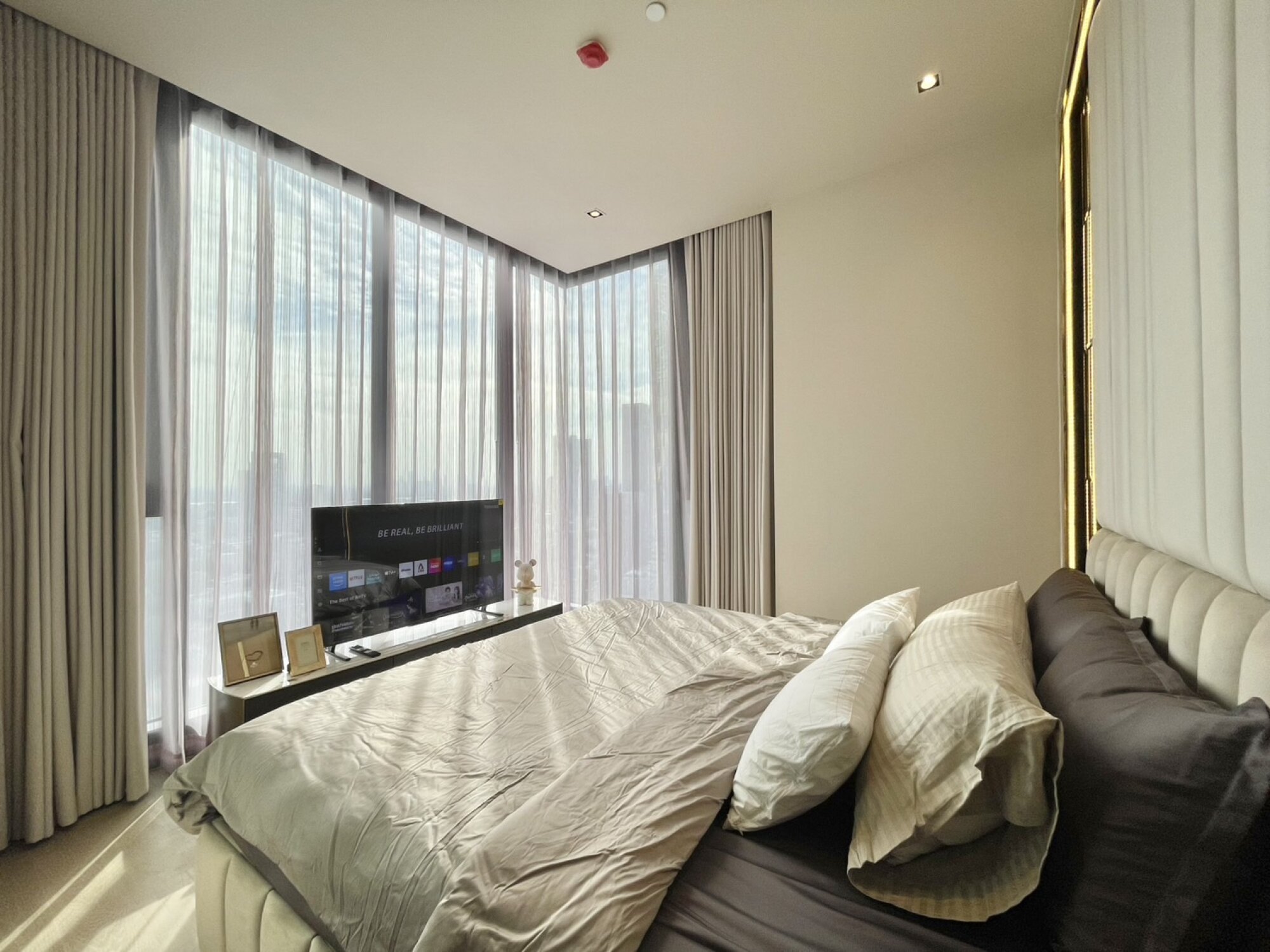 Explore this luxurious 2-bed, 2-bath condo at Hyde Heritage Thonglor. 80 sqm, great amenities, stunning city views, available for rent at 130,000 THB/month.