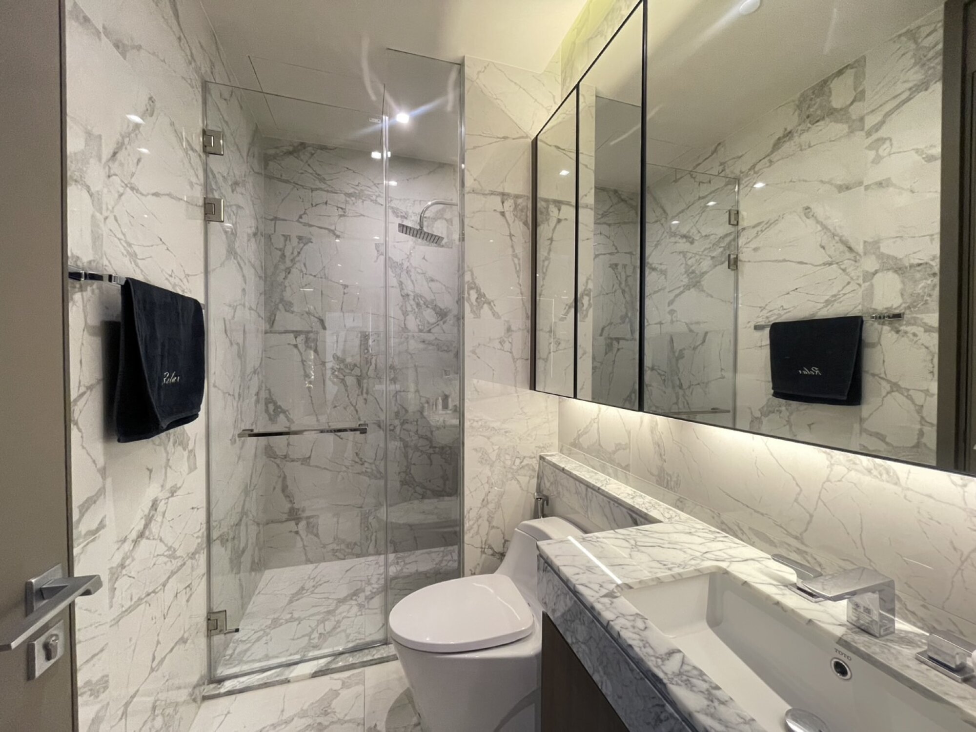 Explore this luxurious 2-bed, 2-bath condo at Hyde Heritage Thonglor. 80 sqm, great amenities, stunning city views, available for rent at 130,000 THB/month.