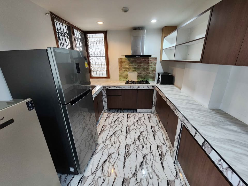 4-Bedroom, 3-Bathroom Condo at Premier Sukhumvit 24, 203 sqm, For Rent 65,000 THB, 450m to BTS Phrom Phong, Fully Furnished, Pet-Friendly