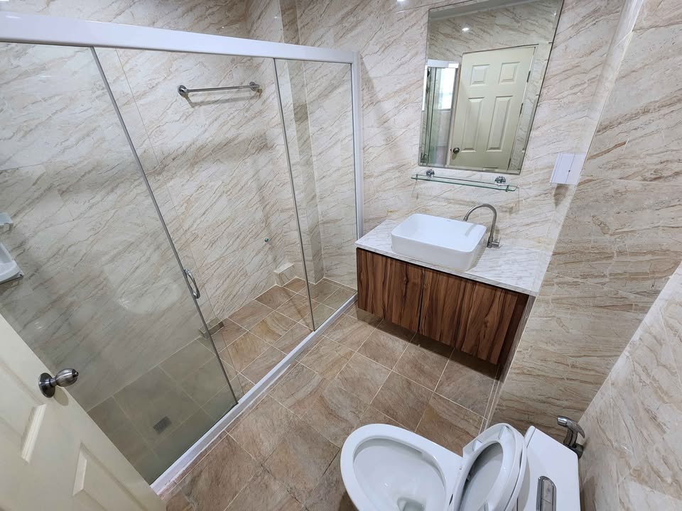 4-Bedroom, 3-Bathroom Condo at Premier Sukhumvit 24, 203 sqm, For Rent 65,000 THB, 450m to BTS Phrom Phong, Fully Furnished, Pet-Friendly