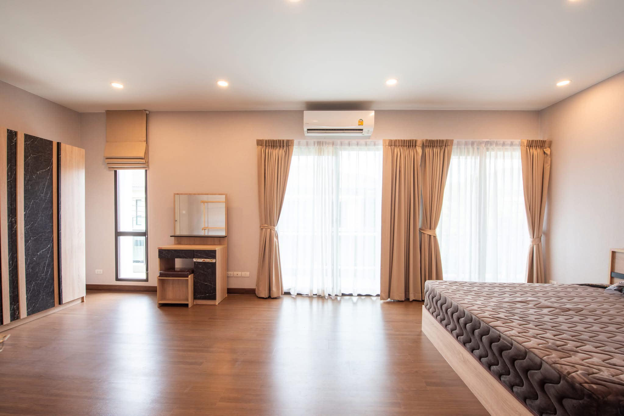 6-Bedroom, 7-Bathroom House, 375 sqm at The City Ratchapruek Suanphak, Rent 120,000 THB or Sale 15,990,000 THB, Near MRT Nonthaburi, Fully Furnished