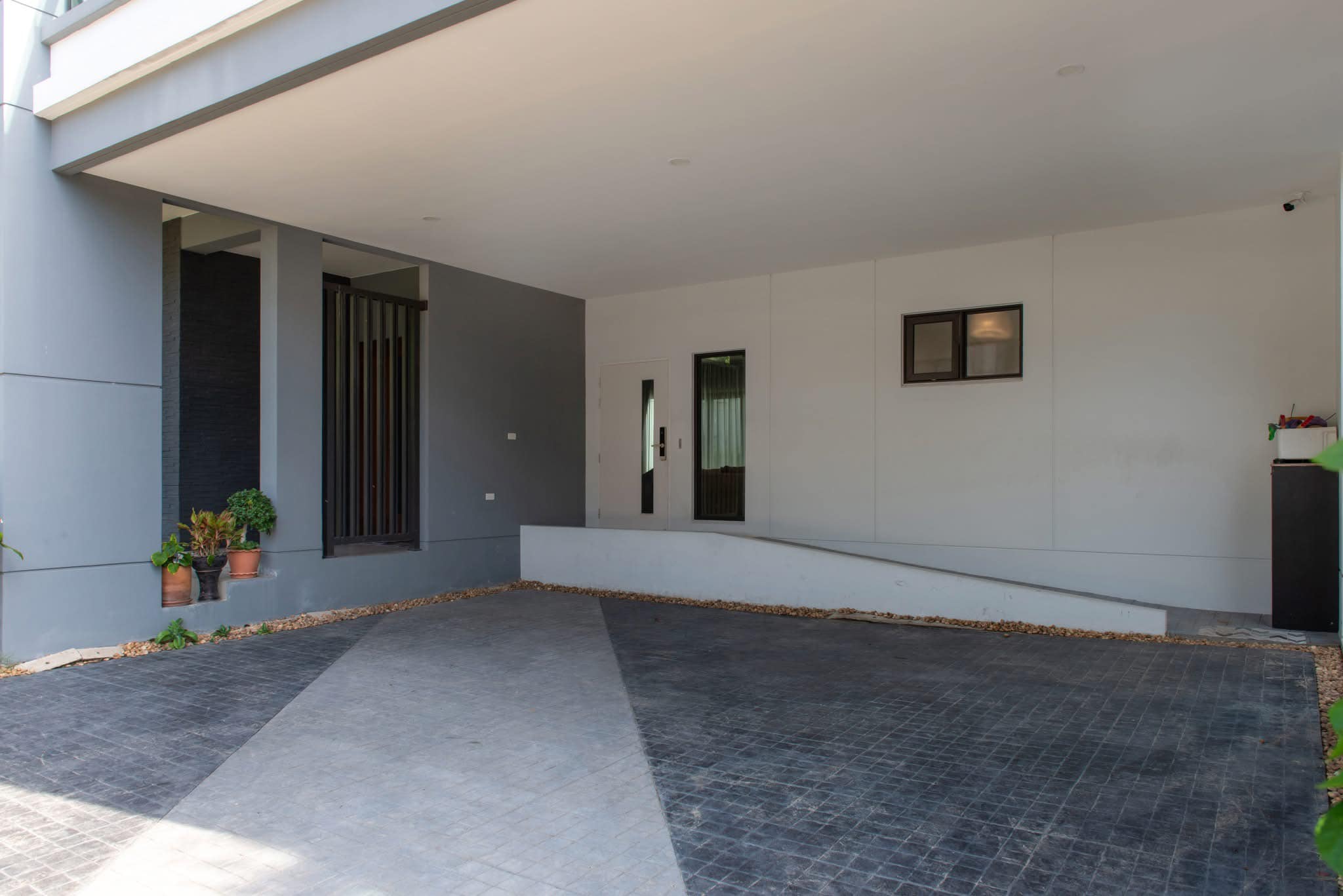 6-Bedroom, 7-Bathroom House, 375 sqm at The City Ratchapruek Suanphak, Rent 120,000 THB or Sale 15,990,000 THB, Near MRT Nonthaburi, Fully Furnished