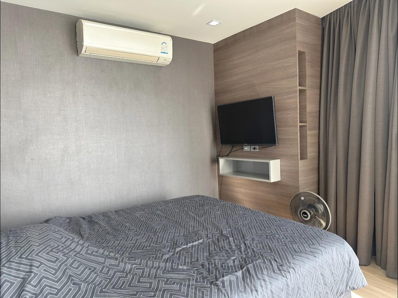 1-Bedroom 1-Bathroom 54sqm Sky Walk Residences for Rent 40K THB, Near BTS Phra Khanong, Fully Furnished, Modern Condo in Vibrant Phra Khanong