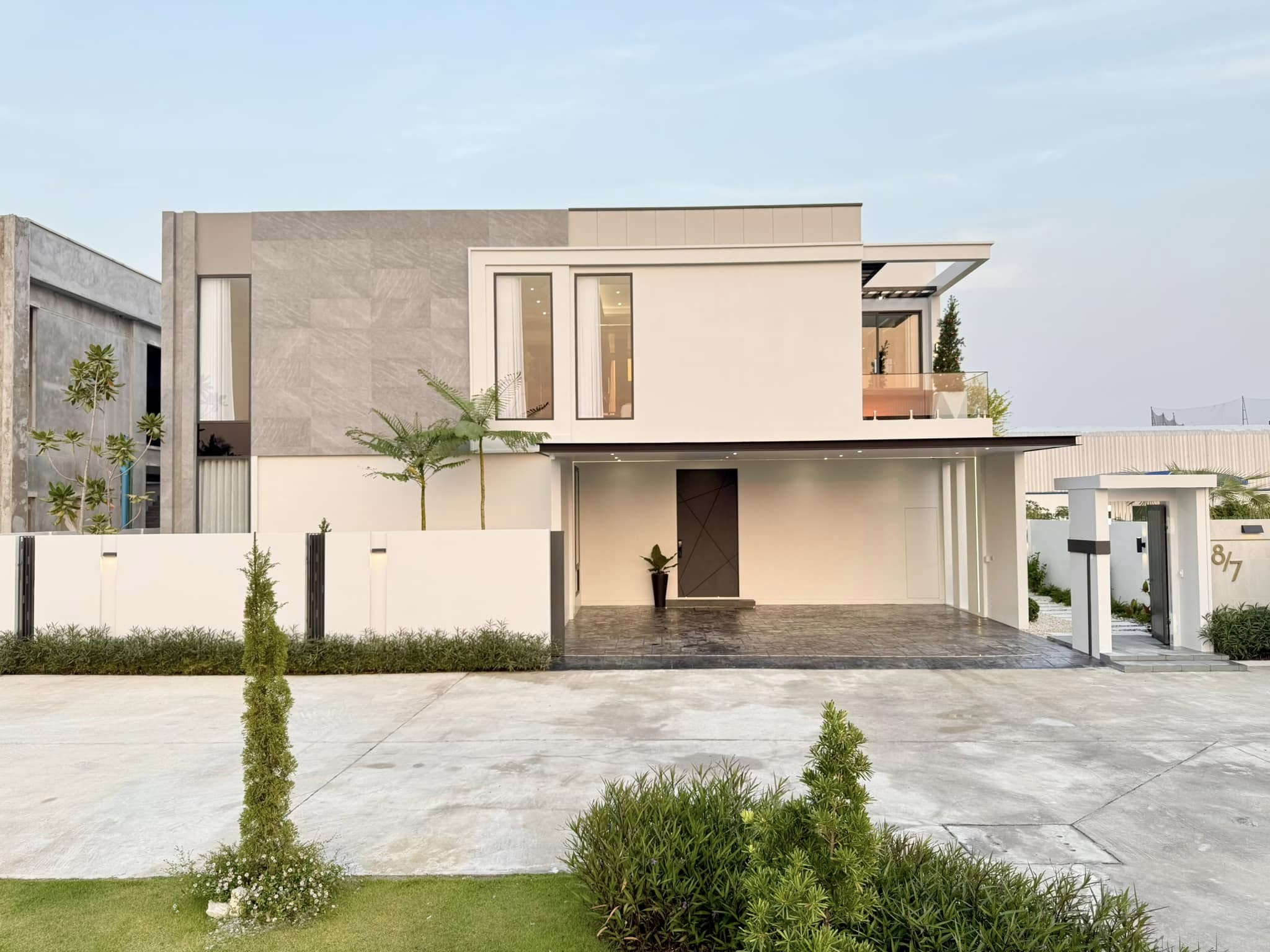 6-Bed 7-Bath 510sqm AVANI Pool Villa for Sale, Near Pattaya MRT, 24.9M THB