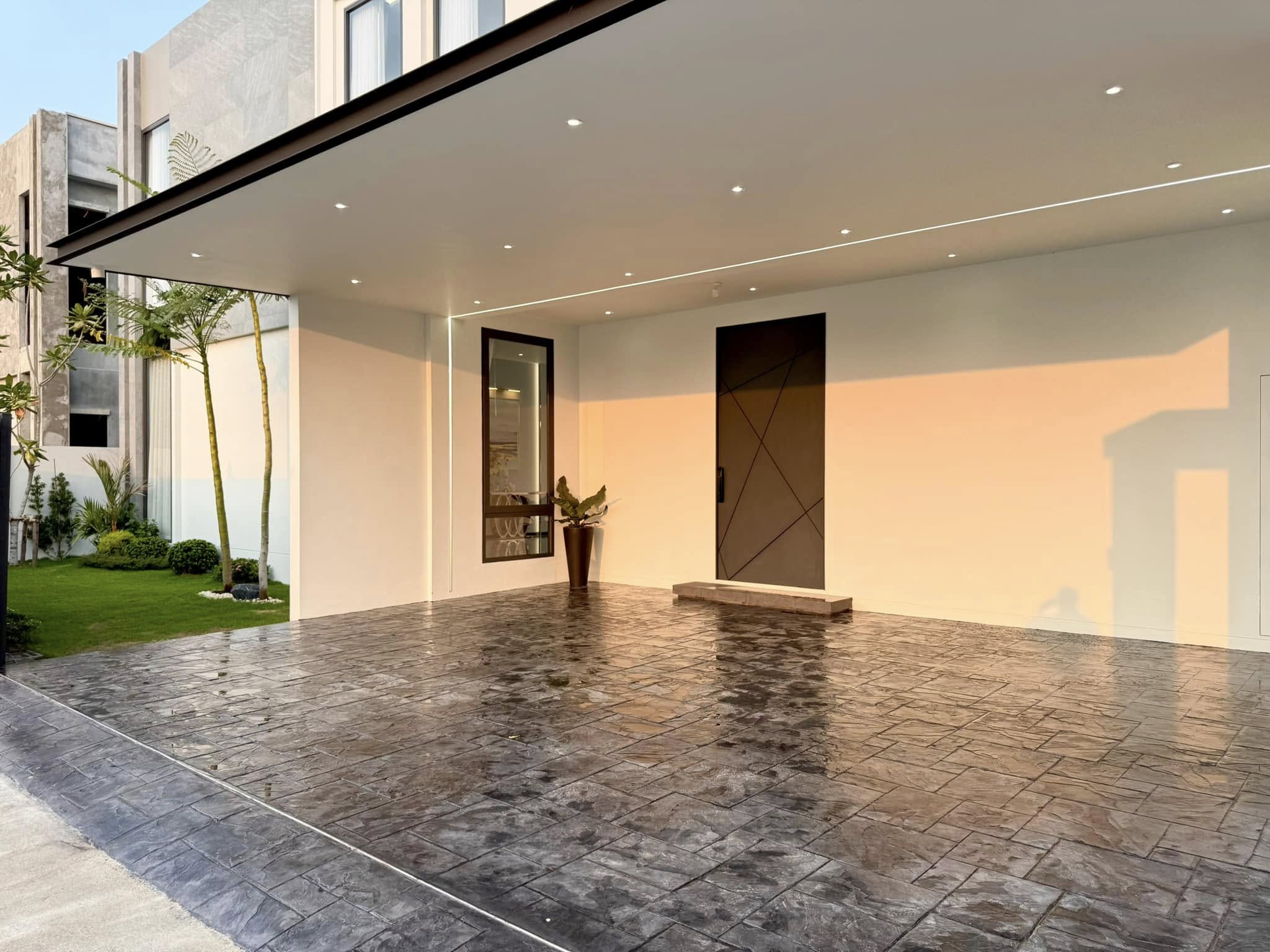 6-Bed 7-Bath 510sqm AVANI Pool Villa for Sale, Near Pattaya MRT, 24.9M THB
