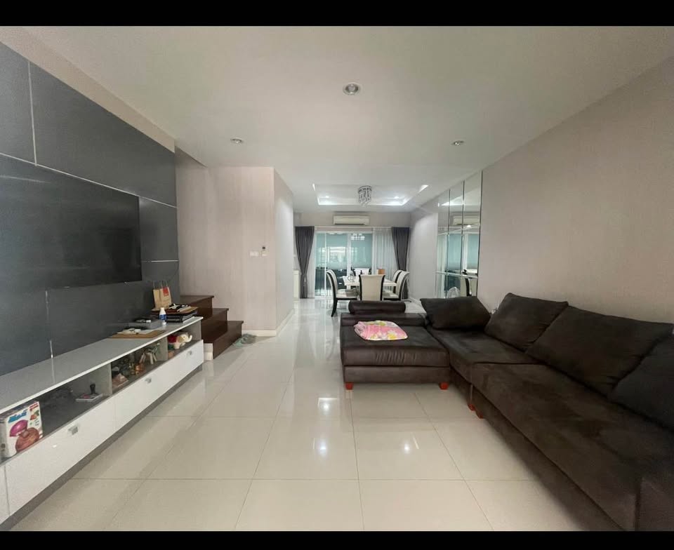 3-BR, 3-Bath, 187sqm Townhouse for Rent at Panasiri Residences, 38K/month, Near Lat Phrao MRT & Saphan Khwai BTS, Fully Furnished, 2 Parking Spaces