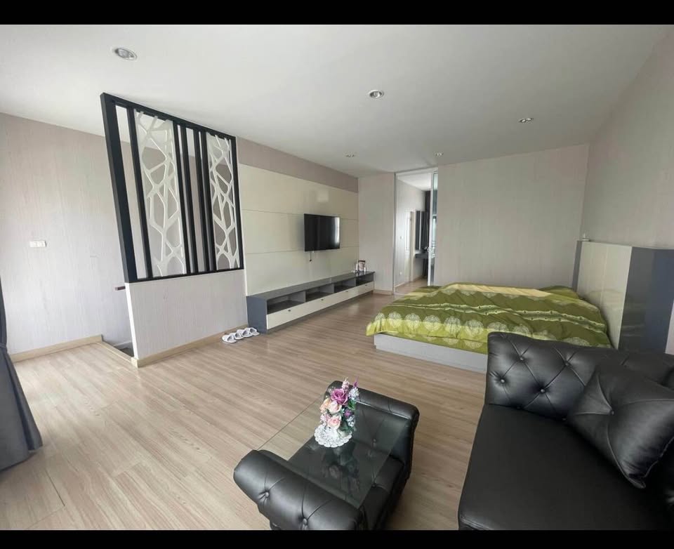 3-BR, 3-Bath, 187sqm Townhouse for Rent at Panasiri Residences, 38K/month, Near Lat Phrao MRT & Saphan Khwai BTS, Fully Furnished, 2 Parking Spaces
